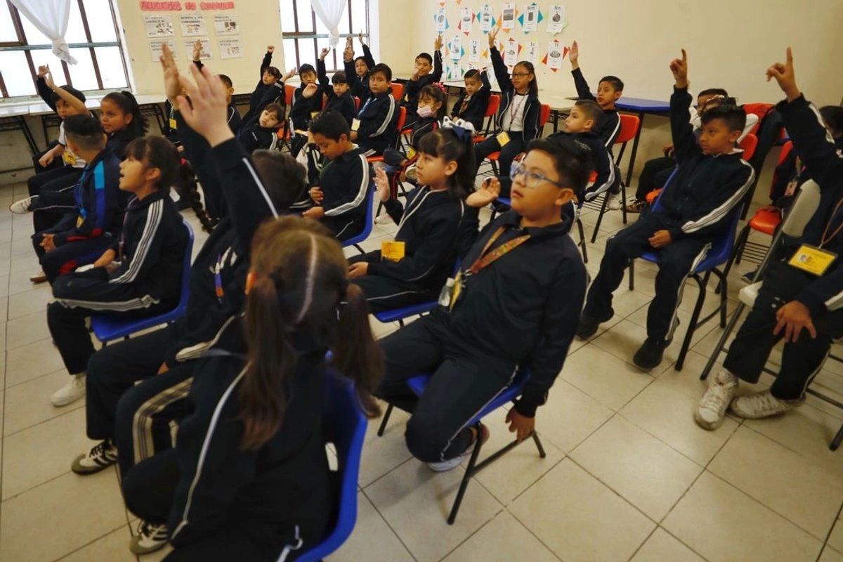 Beca Universal Rita Cetina se amplía a seis grados de primaria Beca Universal Rita Cetina se amplía a seis grados de primaria