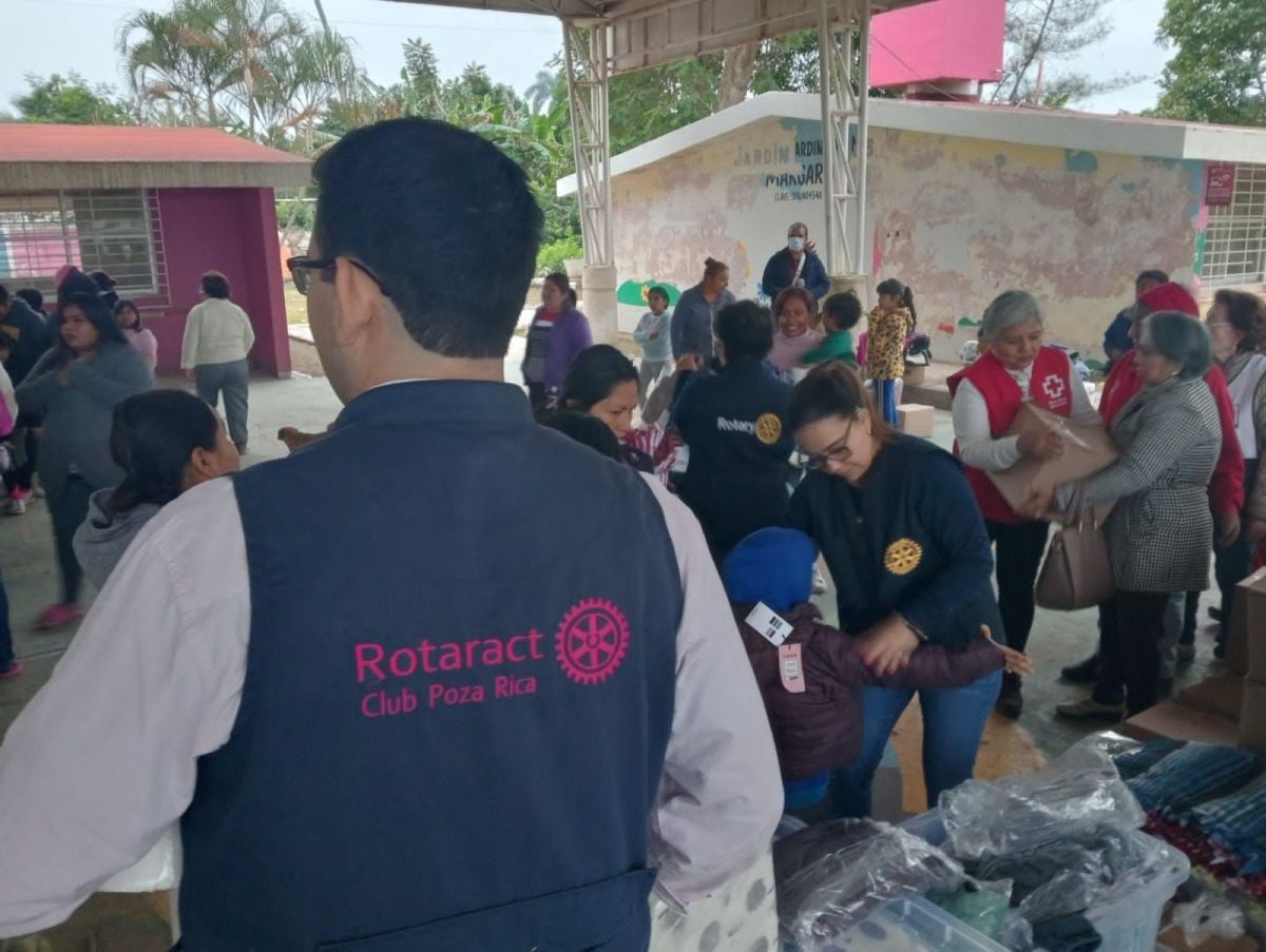 Cruz Roja entrega víveres a preescolar Cruz Roja entrega víveres a preescolar