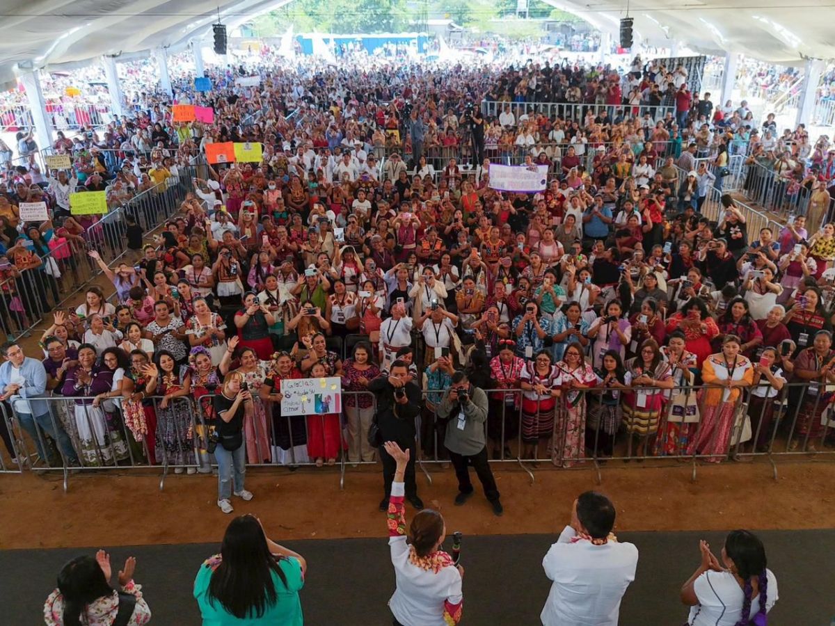 Reconoce Presidenta a mujeres traductoras Reconoce Presidenta a mujeres traductoras