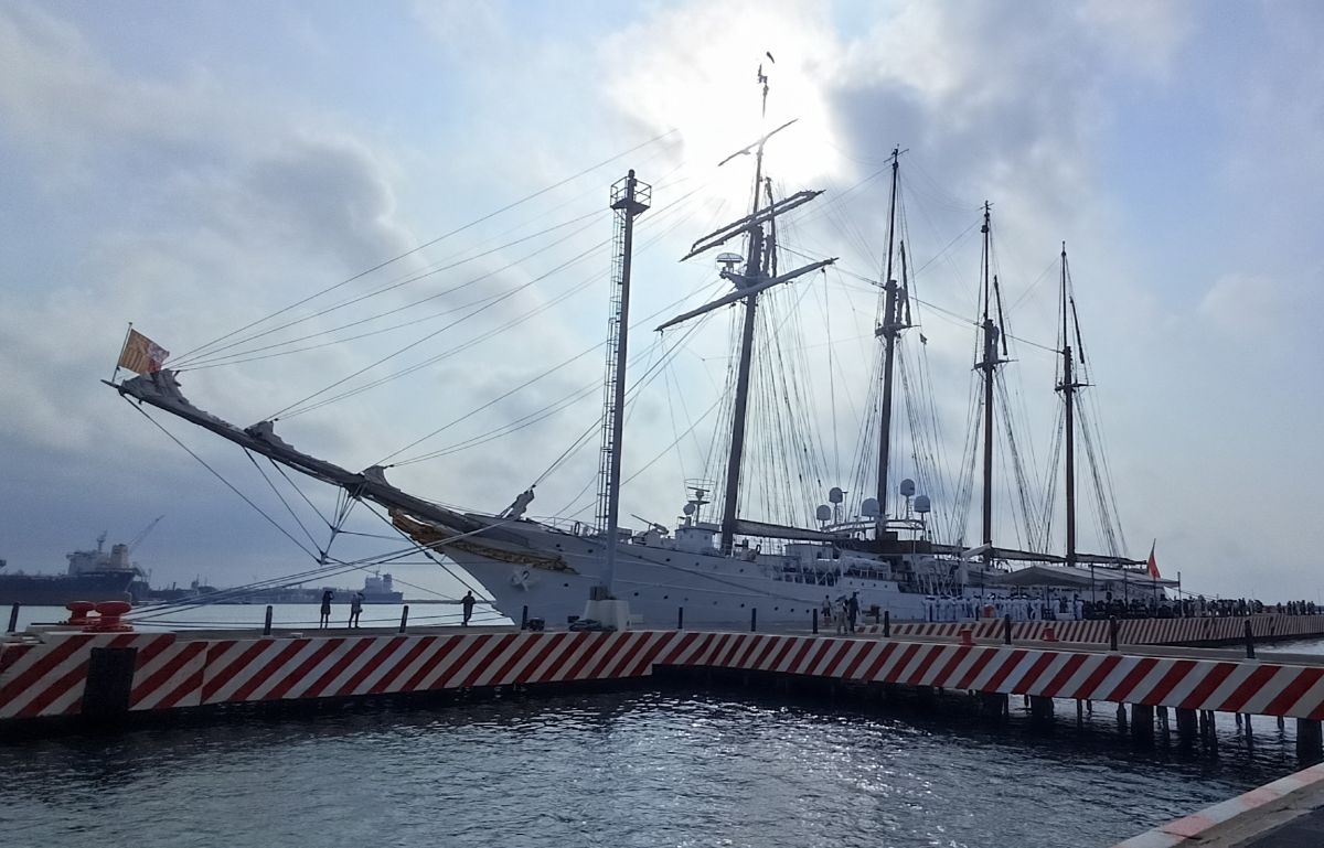 Zarpa buque Juan Sebastián de Elcano Zarpa buque Juan Sebastián de Elcano