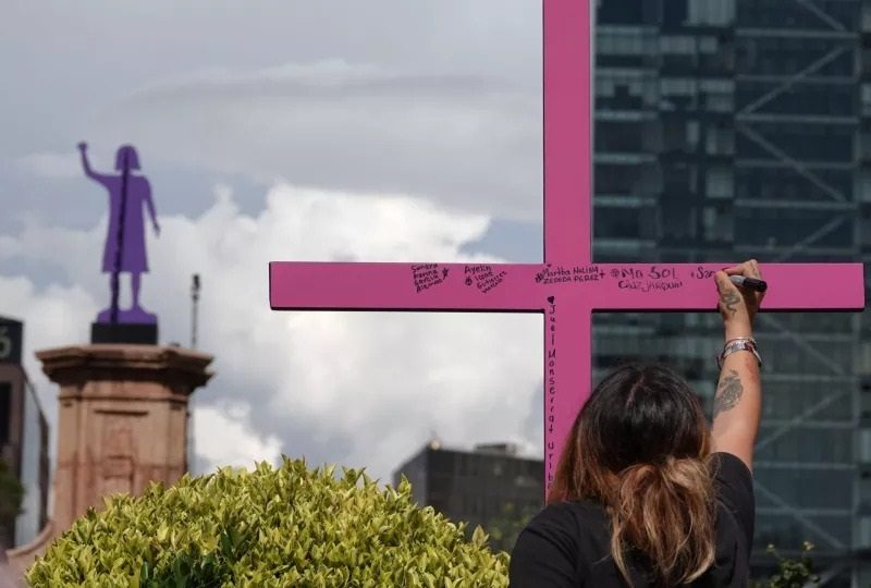 Muertes violentas de mujeres bajan 27.2% en México Muertes violentas de mujeres bajan 27.2% en México