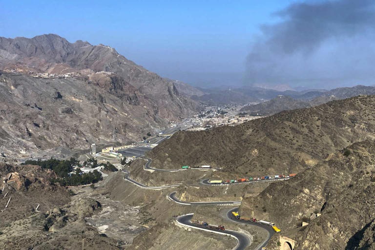 Irán ataca bases de EE. UU. en Emiratos y Kuwait con drones Irán ataca bases de EE. UU. en Emiratos y Kuwait con drones