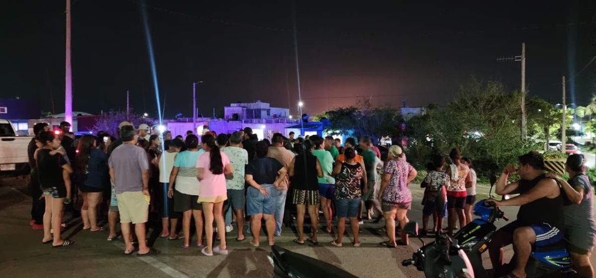 Retienen a personal de CFE, ante falta de luz Retienen a personal de CFE, ante falta de luz