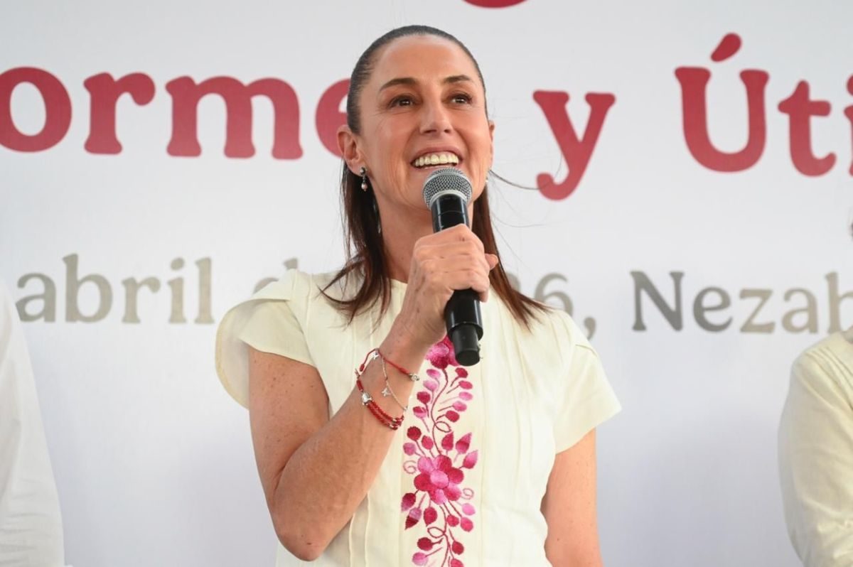 Inicia entrega de tarjetas de la beca Rita Cetina Inicia entrega de tarjetas de la beca Rita Cetina