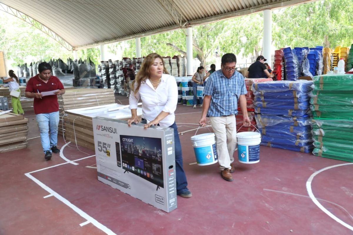 SEV garantiza equipamiento escolar al 100% en Álamo SEV garantiza equipamiento escolar al 100% en Álamo