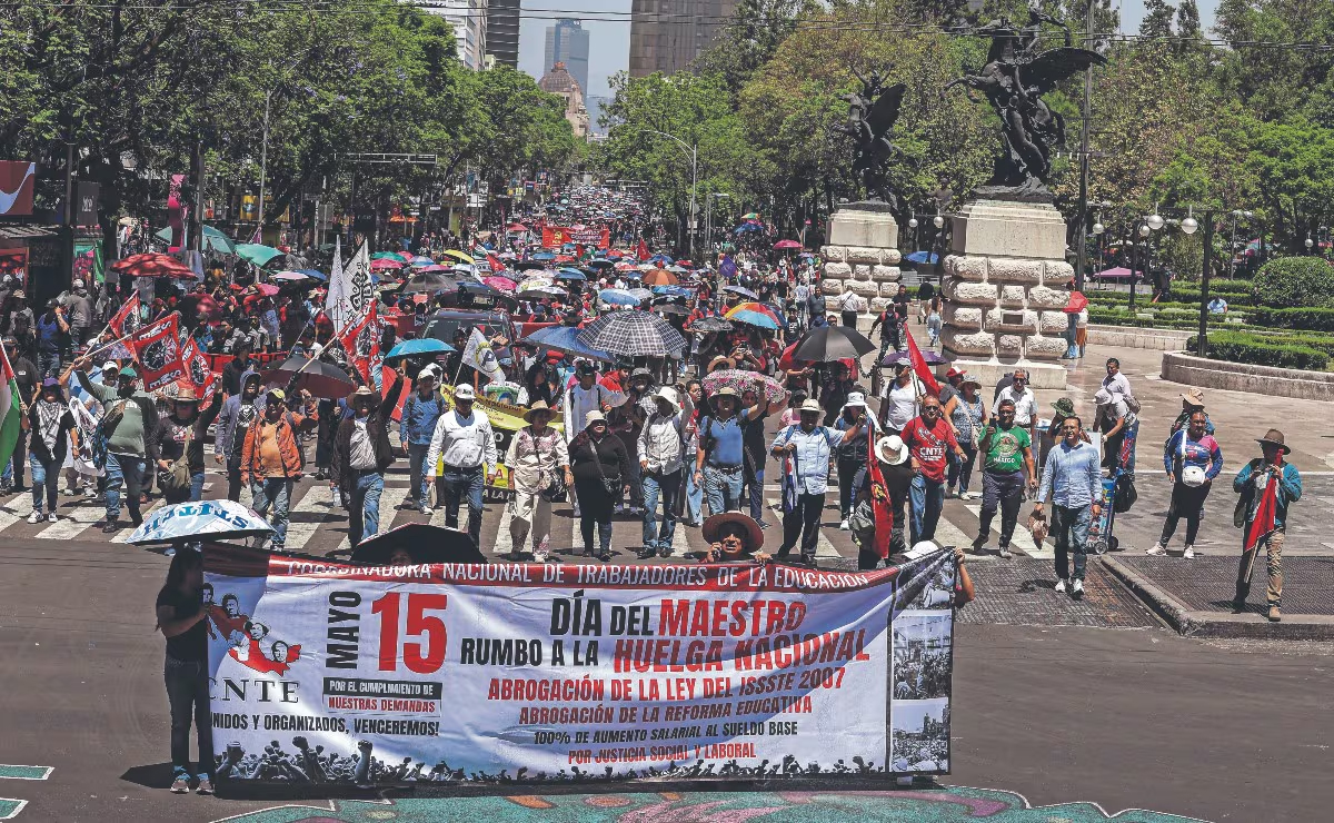 CNTE rechaza aumento salarial del 9% y acuerda reanudar huelga CNTE rechaza aumento salarial del 9% y acuerda reanudar huelga